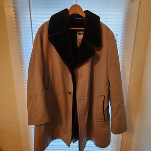 MIGHTY MAC vintage, classic heavy coat.